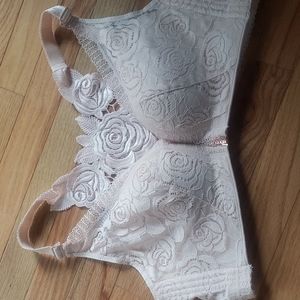 Womens floral secrets bra. NWOT